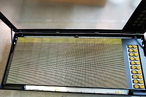 Assemblaggio display tecnologia a LED